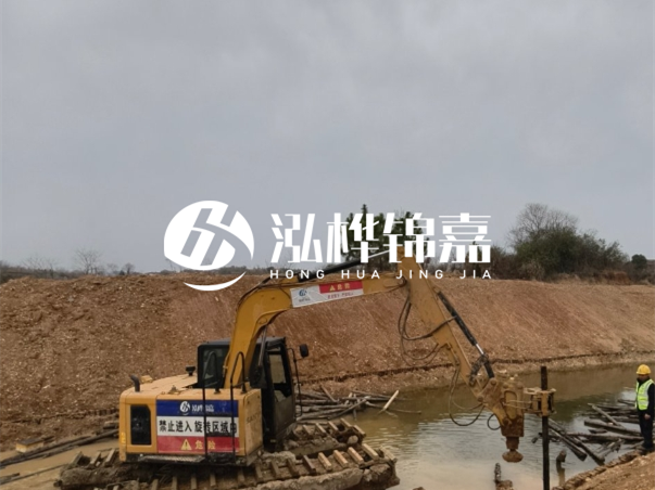 松木樁批發(fā)廠家泓樺錦嘉-河道駁岸樁選松木還是杉木更經(jīng)濟？