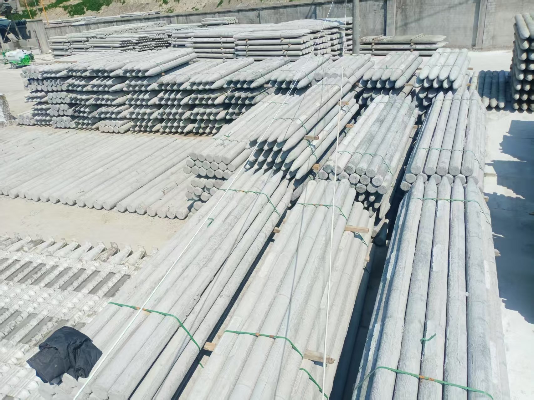 水泥樁廠(chǎng)家泓樺錦嘉 - 水泥樁和木樁哪個(gè)更經(jīng)濟(jì)？?