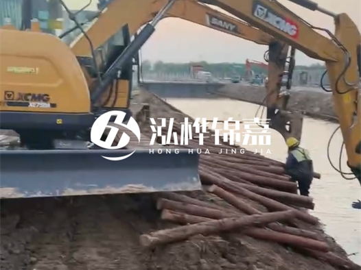 松木樁廠家泓樺錦嘉-4米和6米松木樁分別適合什么工程場景？